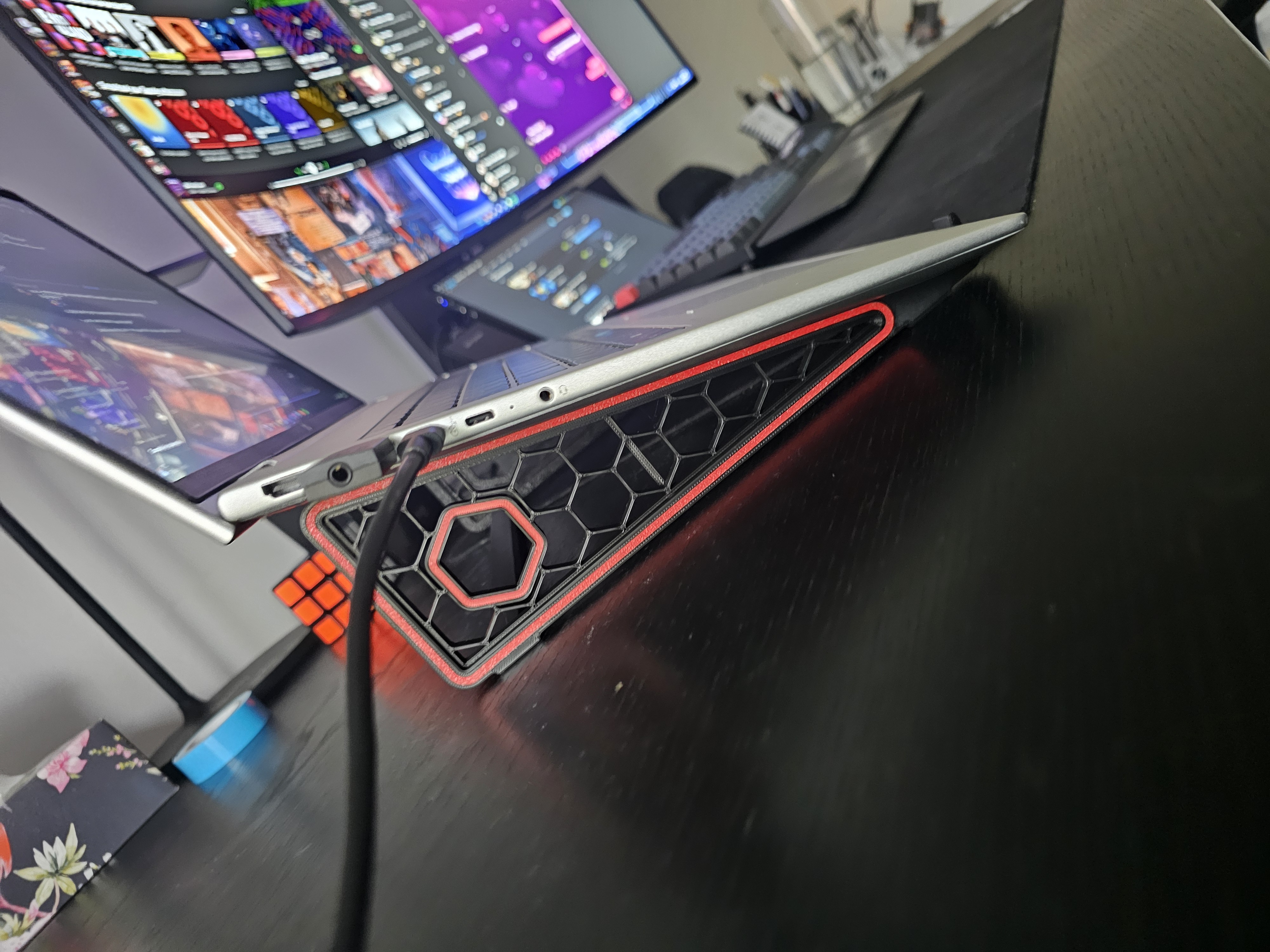 Laptop tartó